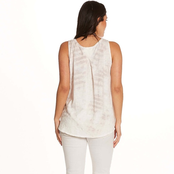 Piper in Saharah Tank - Picture 1 of 4